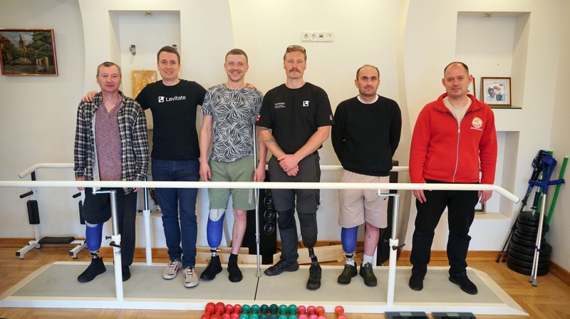 - Eкзопротезування