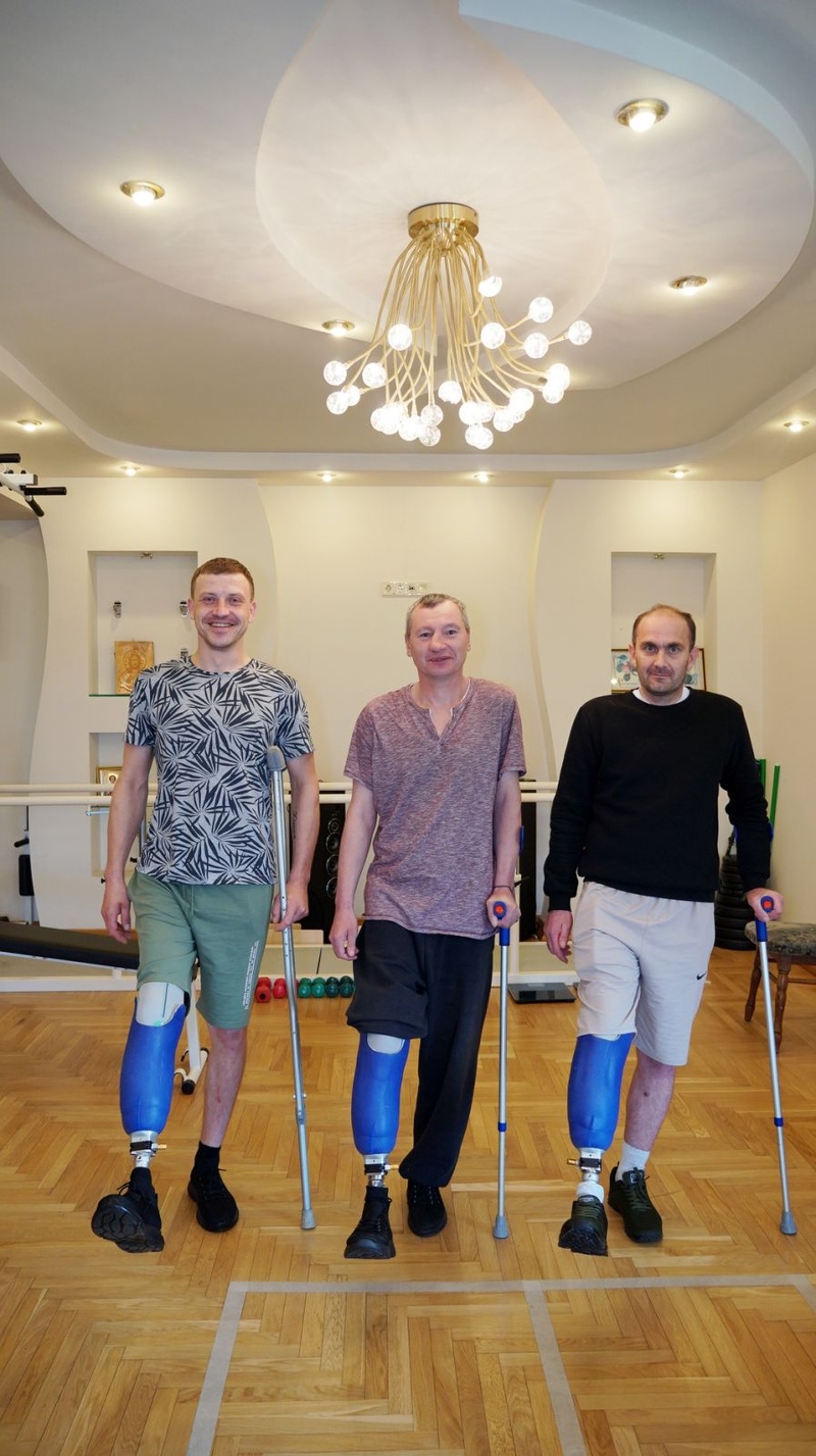 - Eкзопротезування