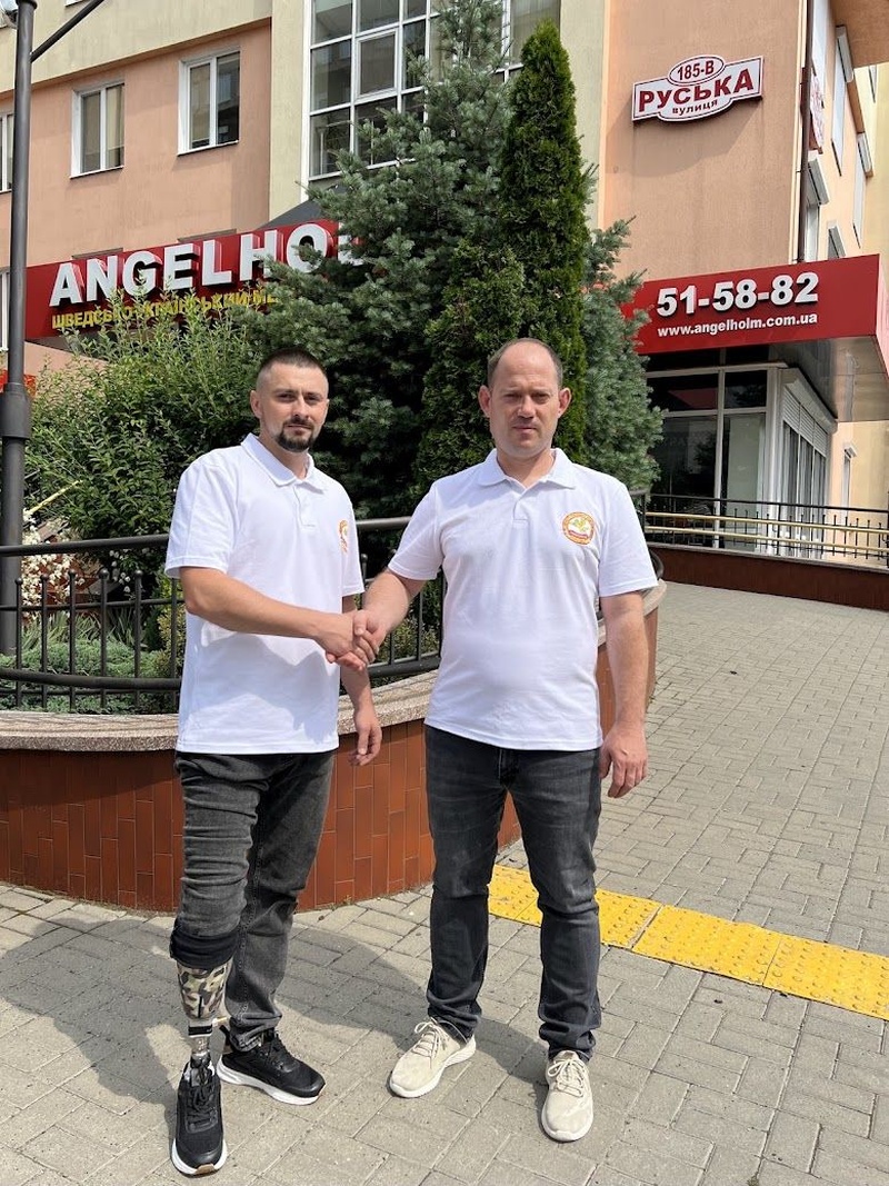 - Eкзопротезування